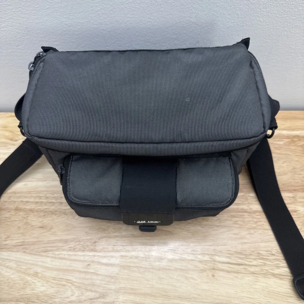 Case Logic Gray Medium Sized Camera Bag Shoulder Or Hand Carry